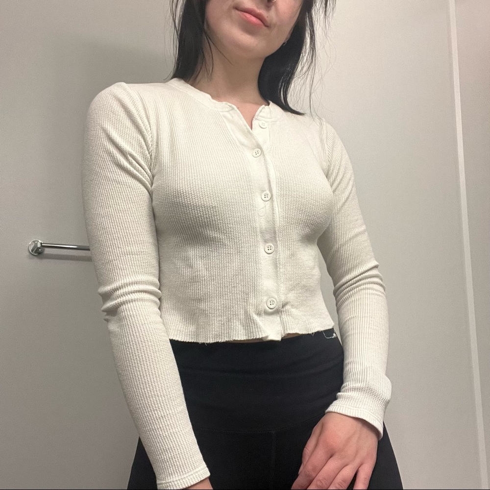 💛Brandy Melville White Long Sleeve Crop Top